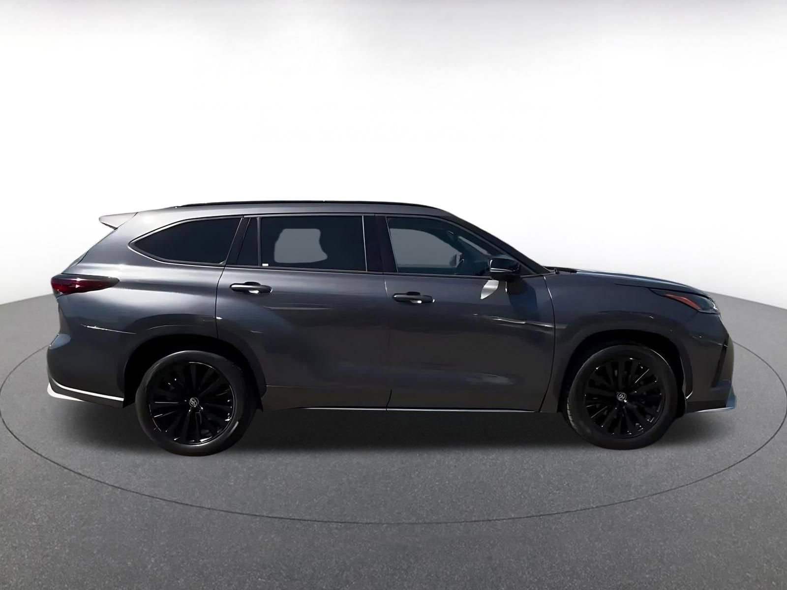 Thumbnail: 2024 Toyota Highlander - 16