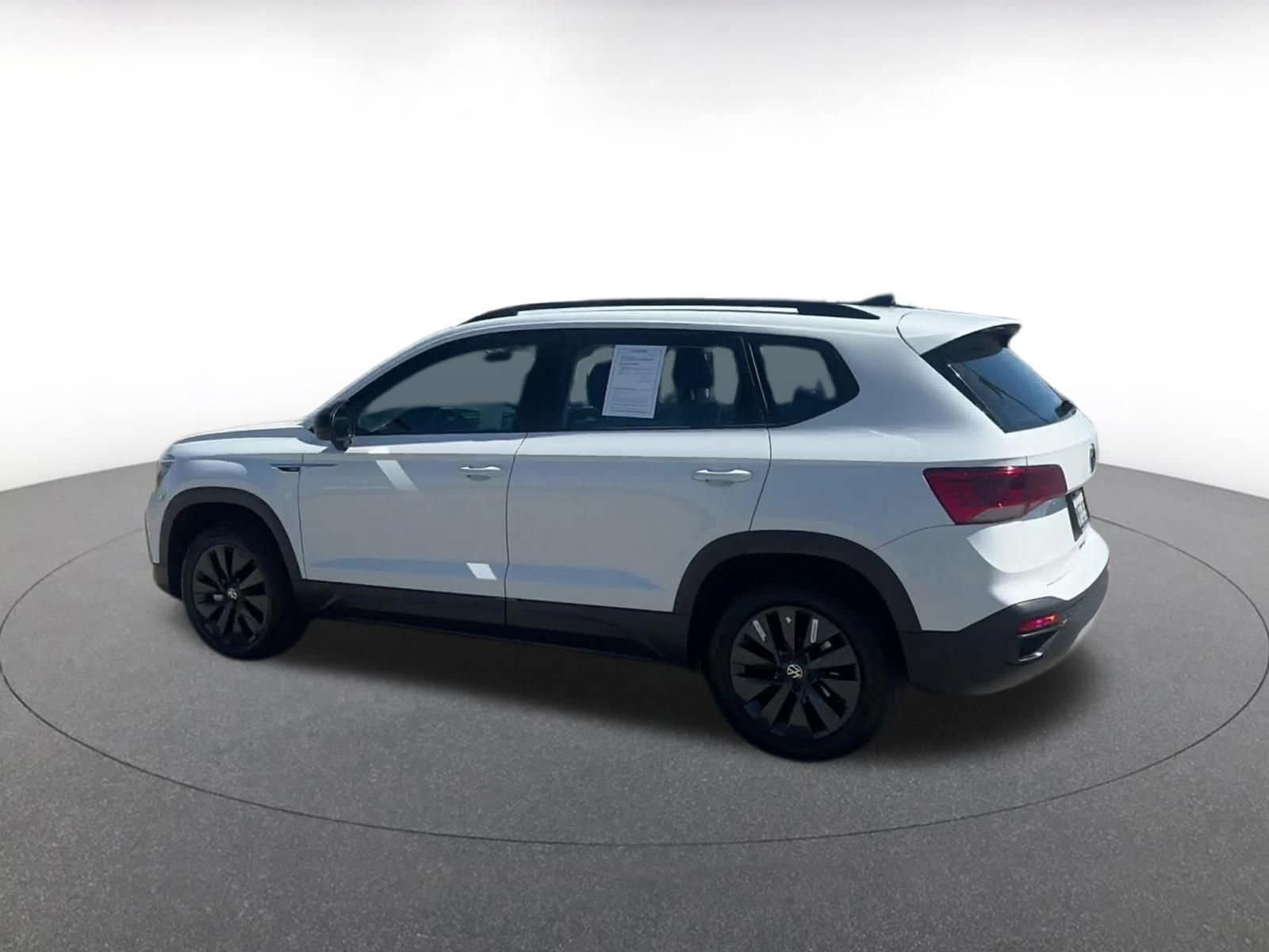 Thumbnail: 2024 Volkswagen Taos - 10