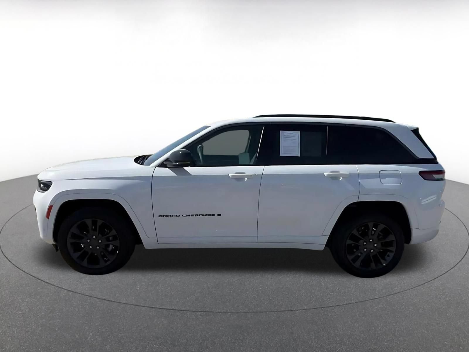 Thumbnail: 2026 Jeep Grand Cherokee - 8