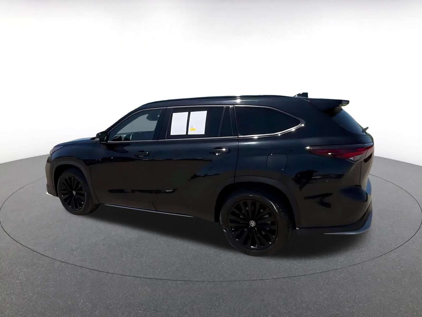 Thumbnail: 2024 Toyota Highlander - 10