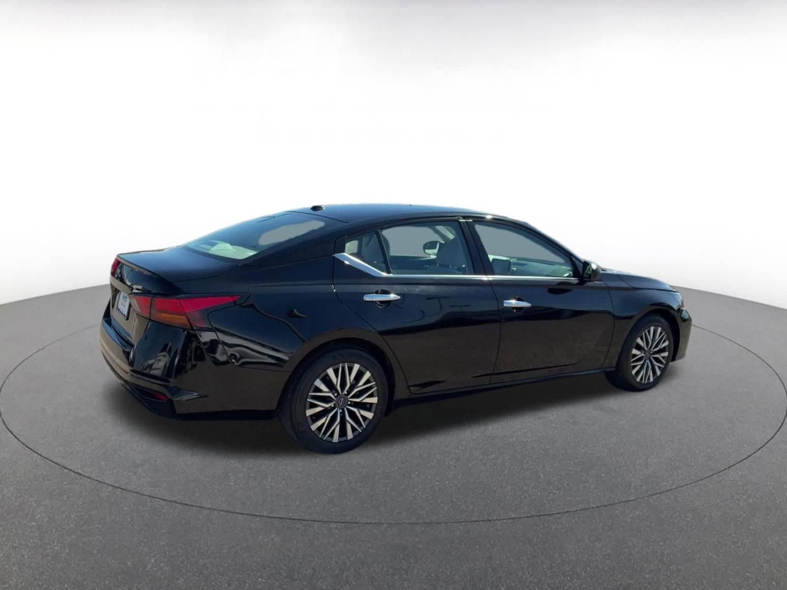 Thumbnail: 2025 Nissan Altima - 15
