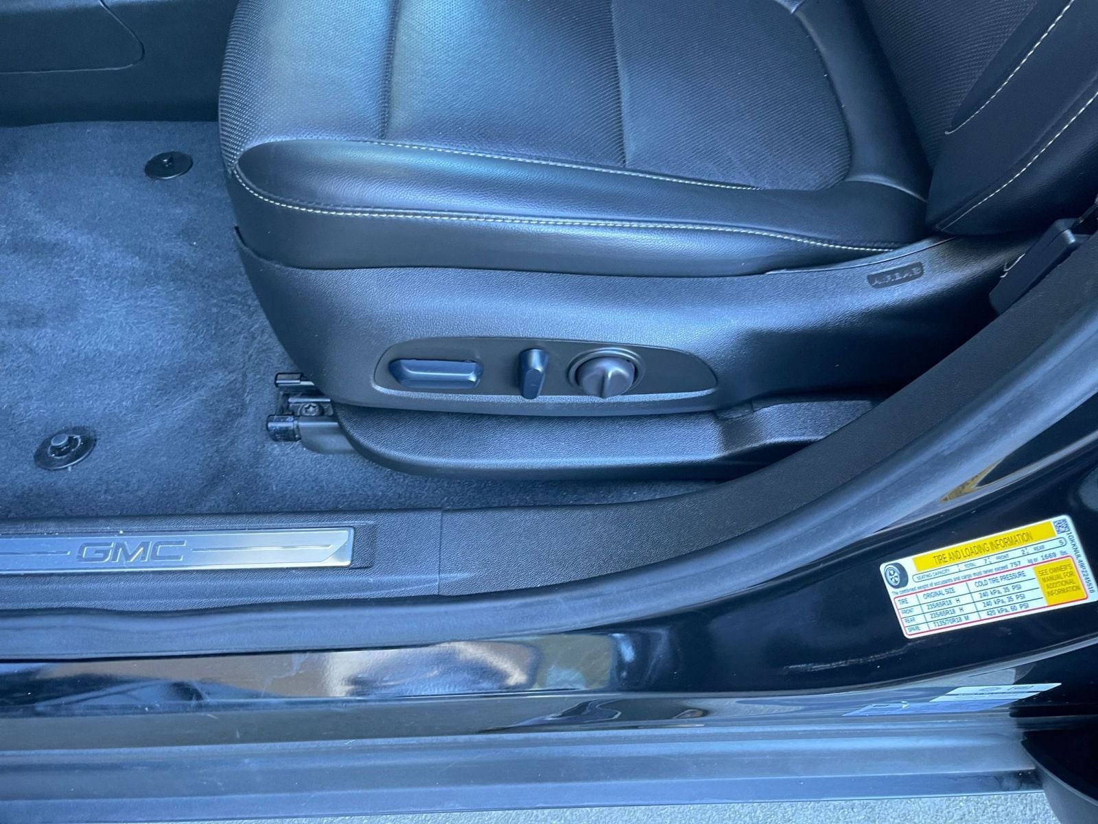 Thumbnail: 2023 GMC Acadia - 22