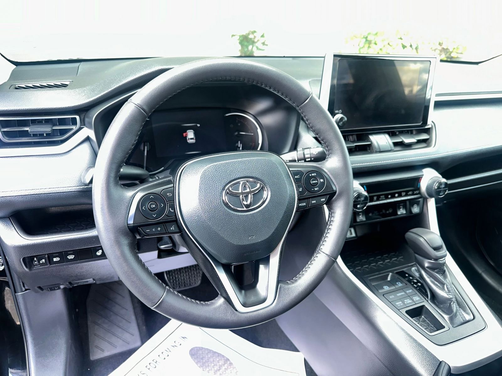 2024 Toyota RAV4 XLE 28