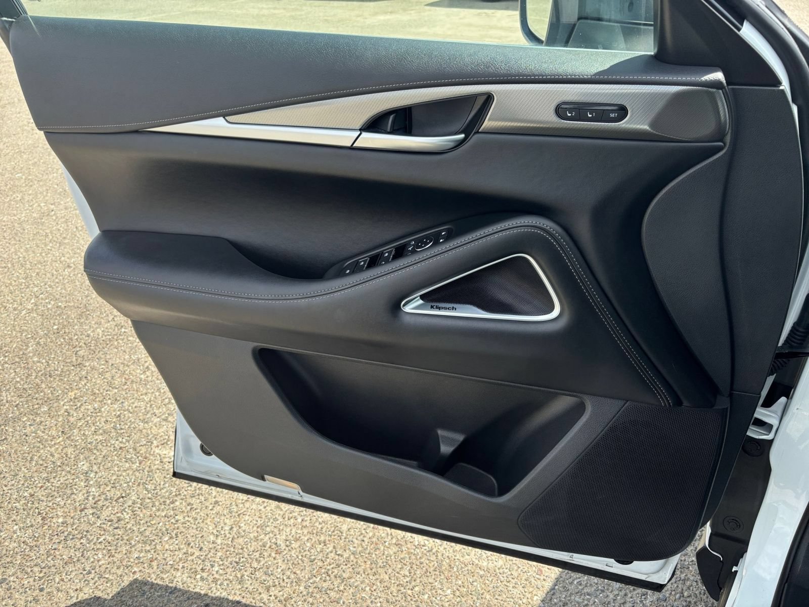 Thumbnail: 2026 INFINITI QX60 - 18