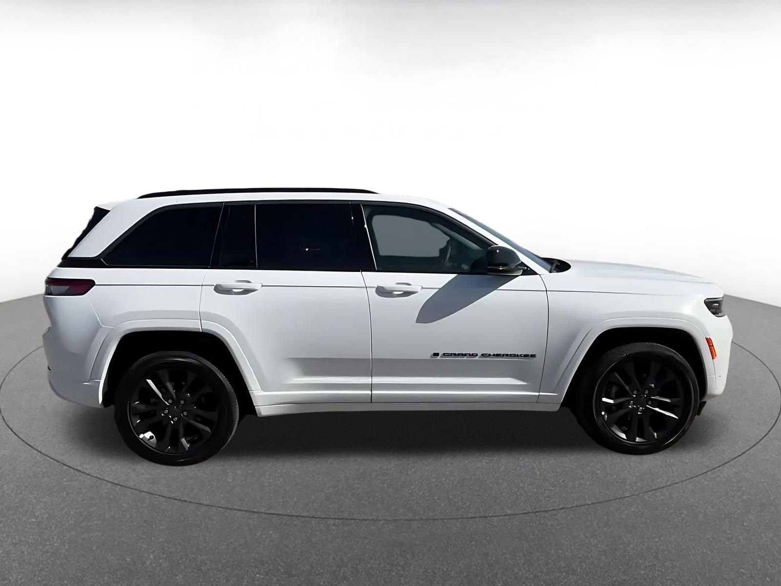 Thumbnail: 2026 Jeep Grand Cherokee - 15