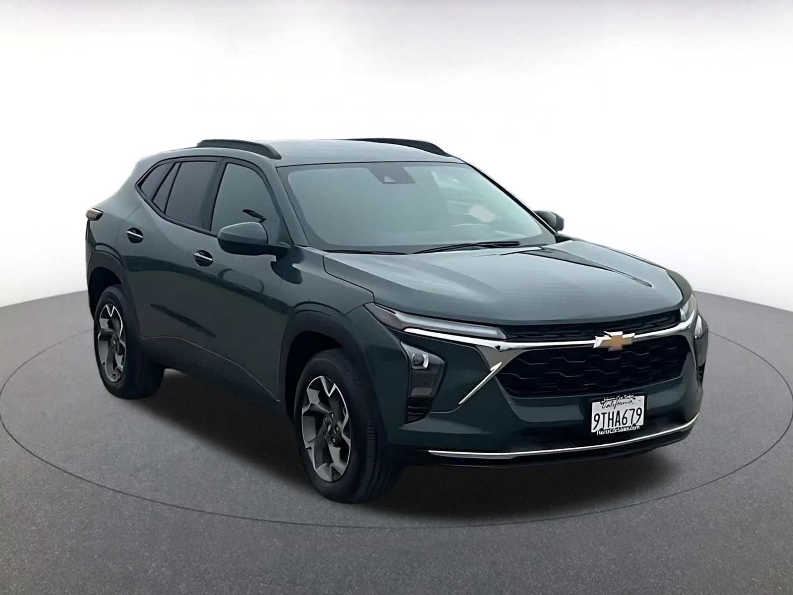 Thumbnail: 2025 Chevrolet Trax - 3