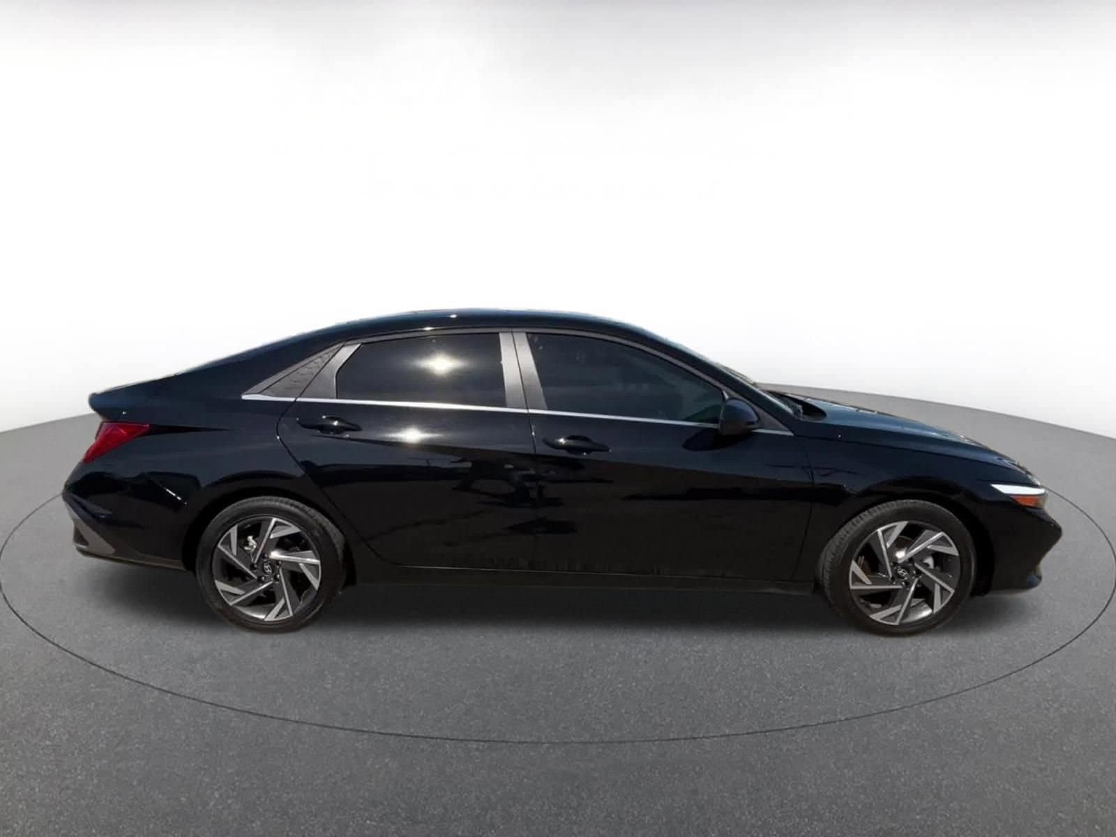 Thumbnail: 2025 Hyundai Elantra - 16