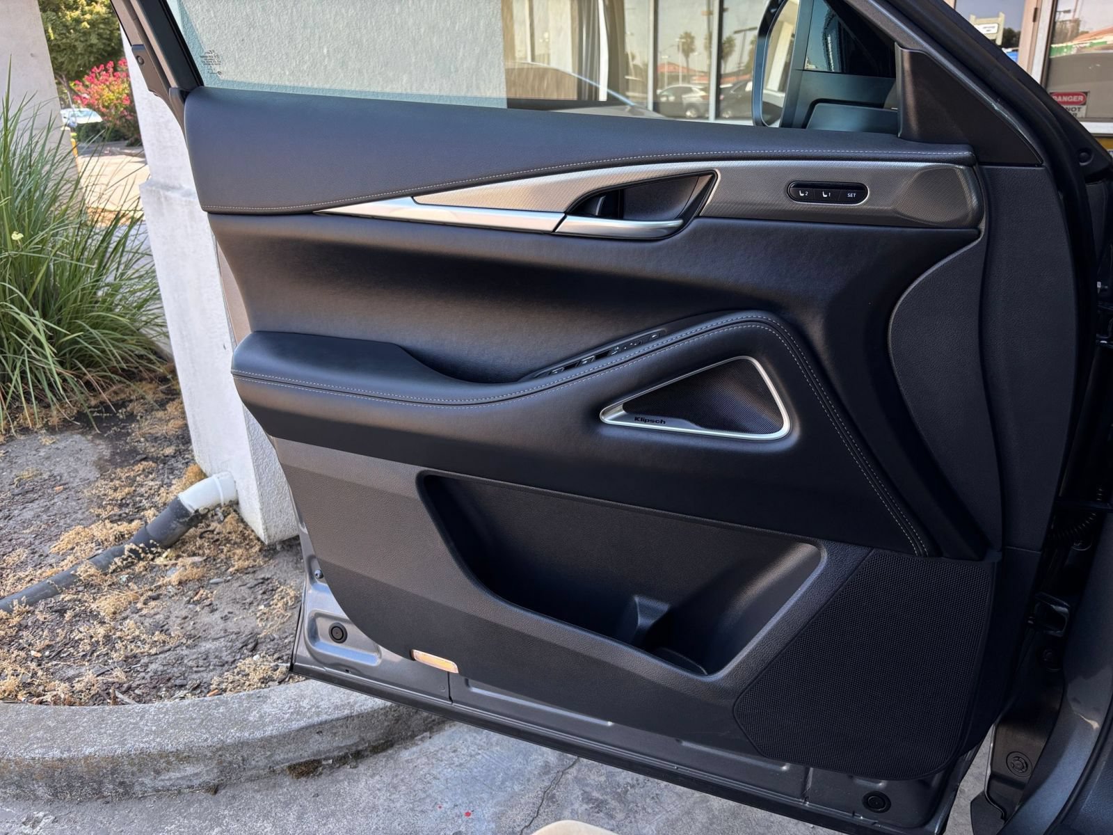 Thumbnail: 2026 INFINITI QX60 - 18
