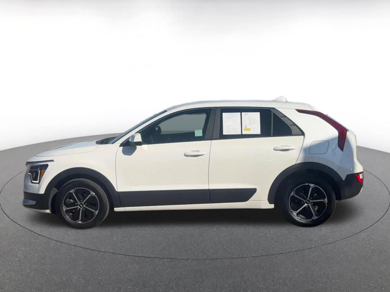 Thumbnail: 2026 Kia Niro - 9