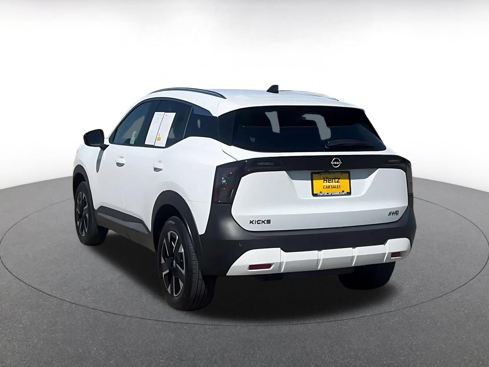 Thumbnail: 2026 Nissan Kicks - 4