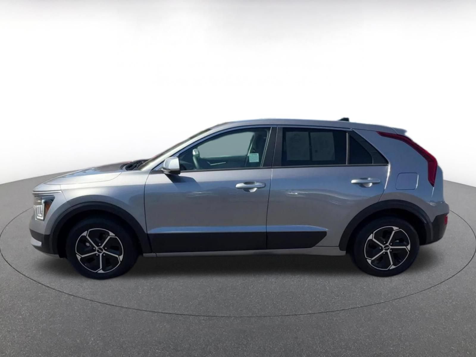 Thumbnail: 2026 Kia Niro - 9