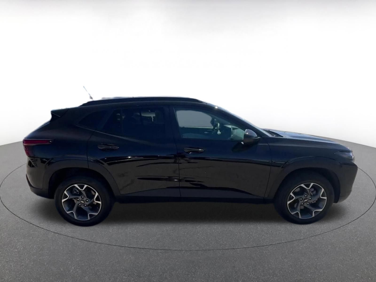 Thumbnail: 2025 Chevrolet Trax - 16