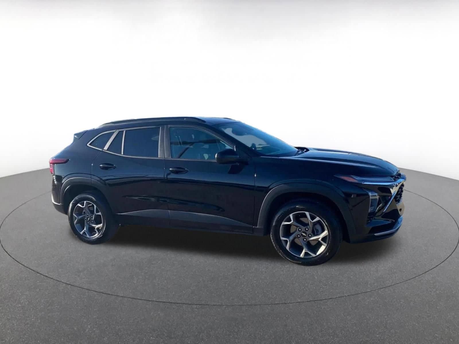 Thumbnail: 2025 Chevrolet Trax - 2