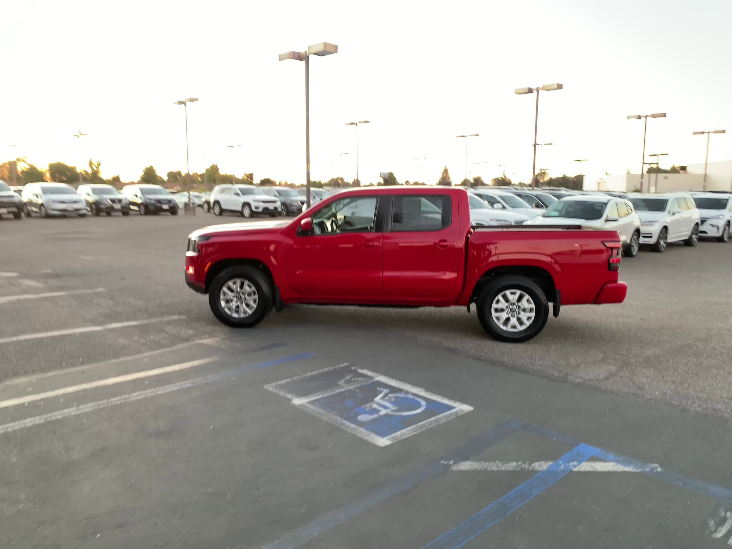 2022 Nissan Frontier SV 12