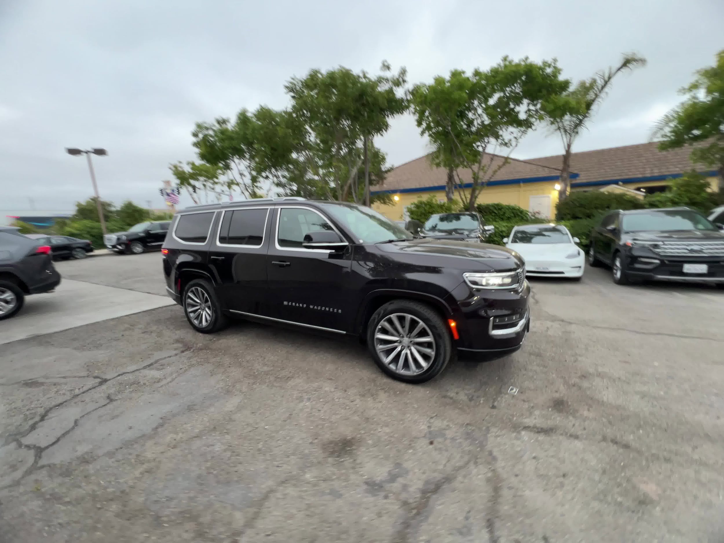 2023 Jeep Grand Wagoneer Series II 2