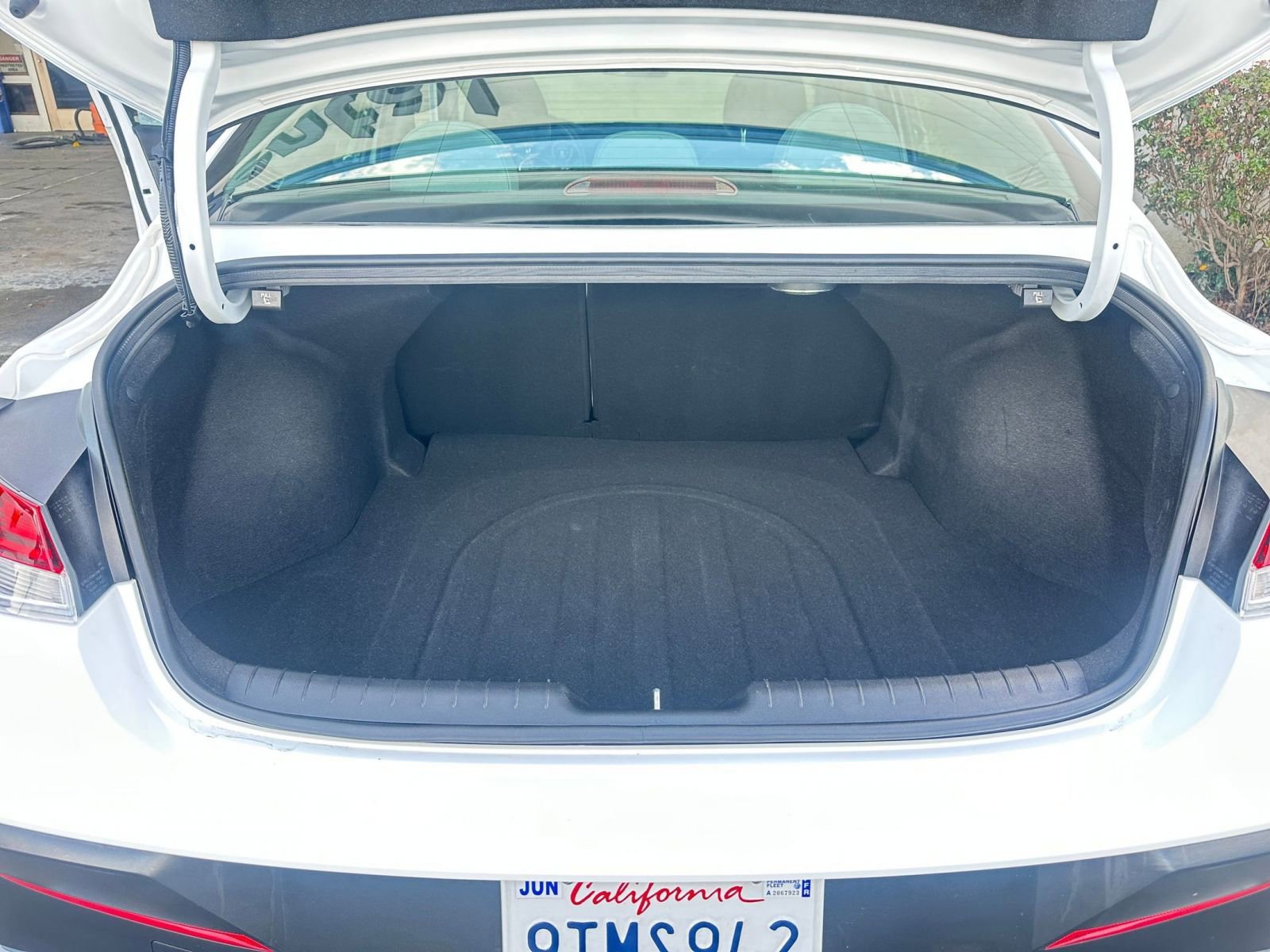 Thumbnail: 2025 Hyundai Elantra - 32