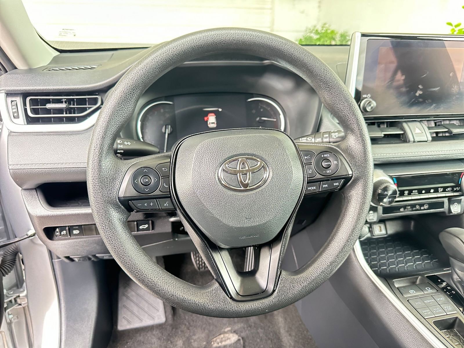 Thumbnail: 2025 Toyota RAV4 - 28