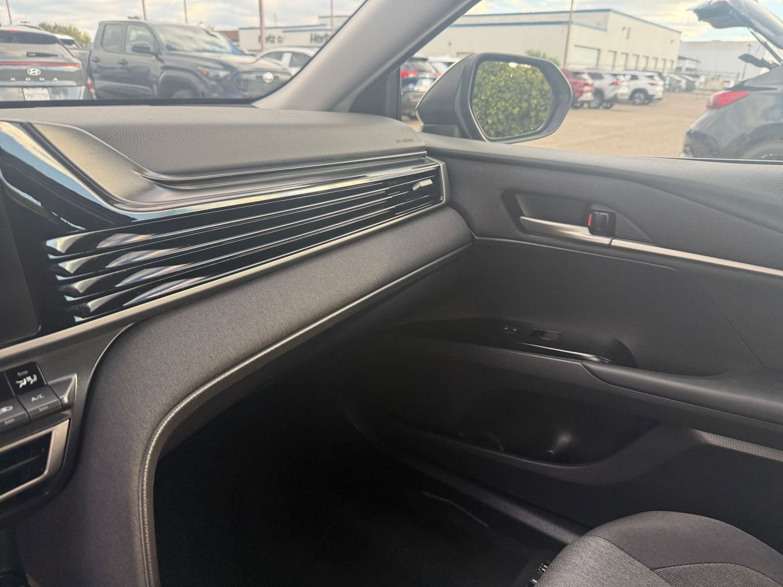 Thumbnail: 2025 Toyota Camry - 34