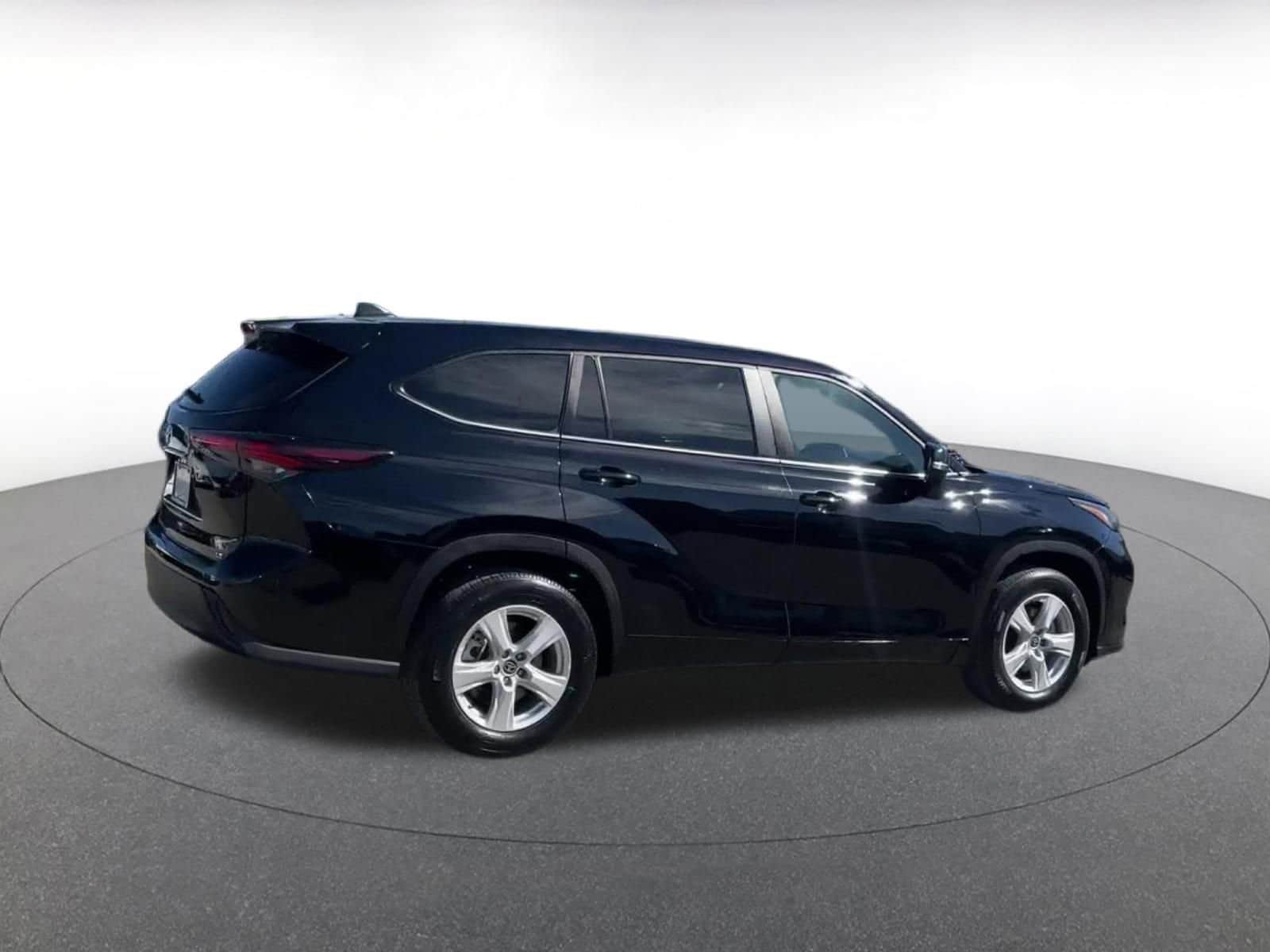 Thumbnail: 2025 Toyota Highlander - 15