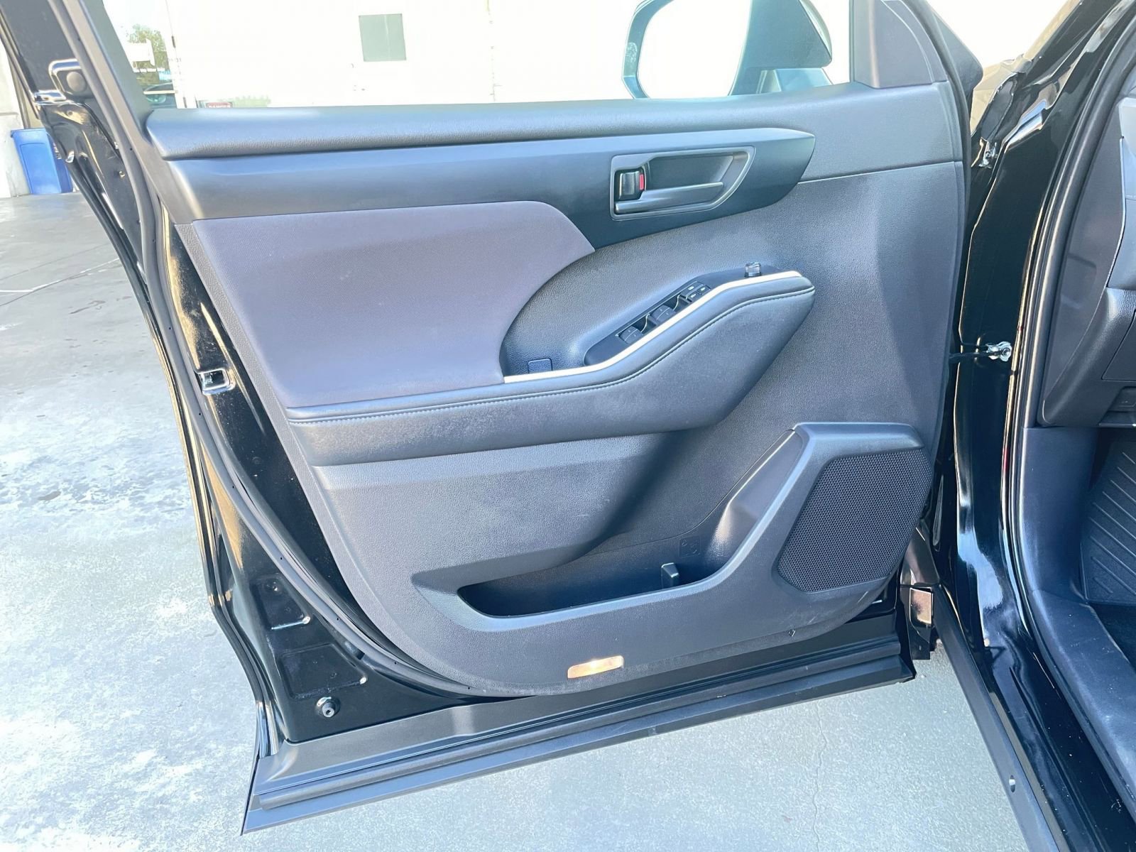 Thumbnail: 2025 Toyota Highlander - 18