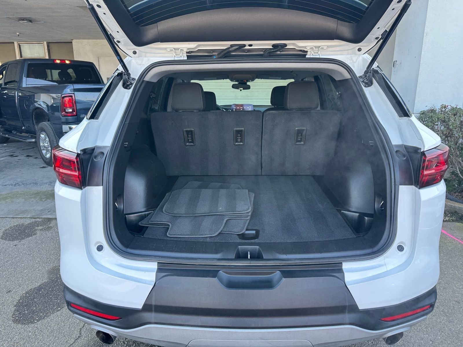 Thumbnail: 2025 Chevrolet Blazer - 32