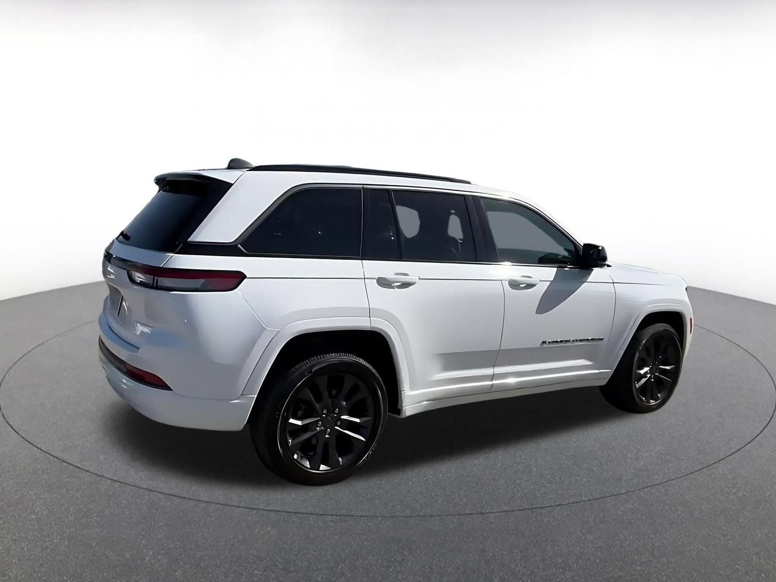 Thumbnail: 2026 Jeep Grand Cherokee - 14
