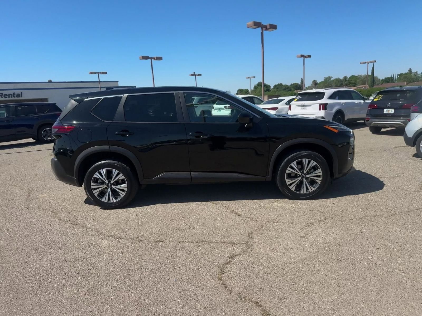 2023 Nissan Rogue SV 16