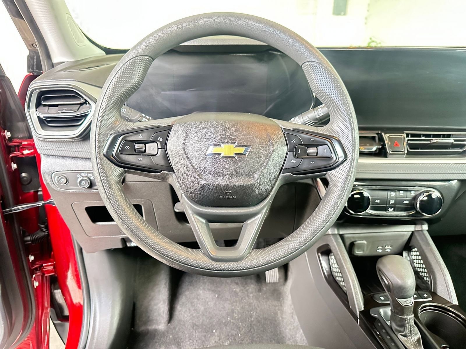 Thumbnail: 2025 Chevrolet TrailBlazer - 28