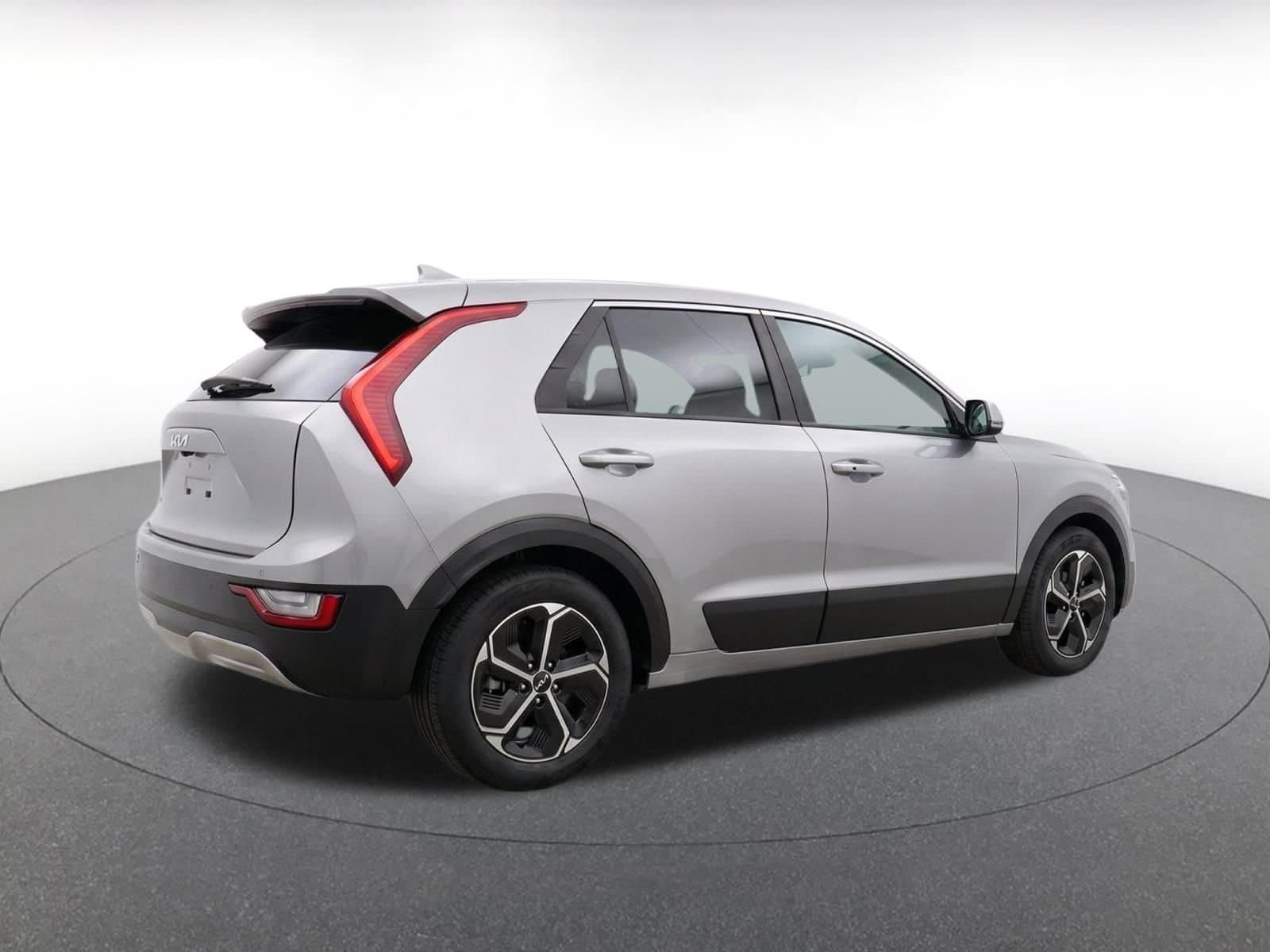 Thumbnail: 2026 Kia Niro - 9