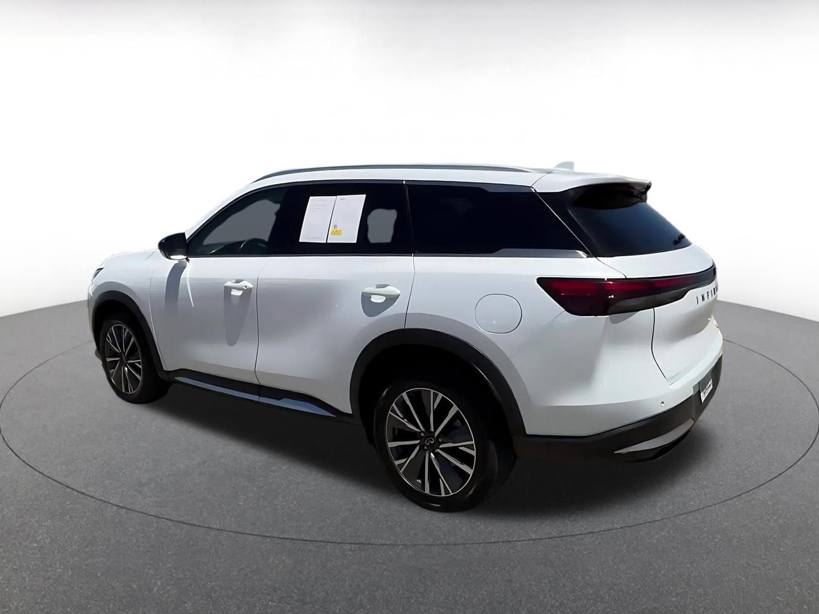 Thumbnail: 2026 INFINITI QX60 - 10