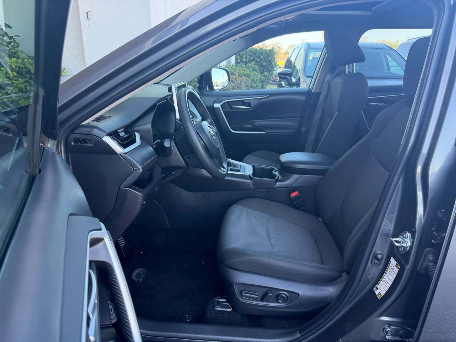 Thumbnail: 2025 Toyota RAV4 - 28