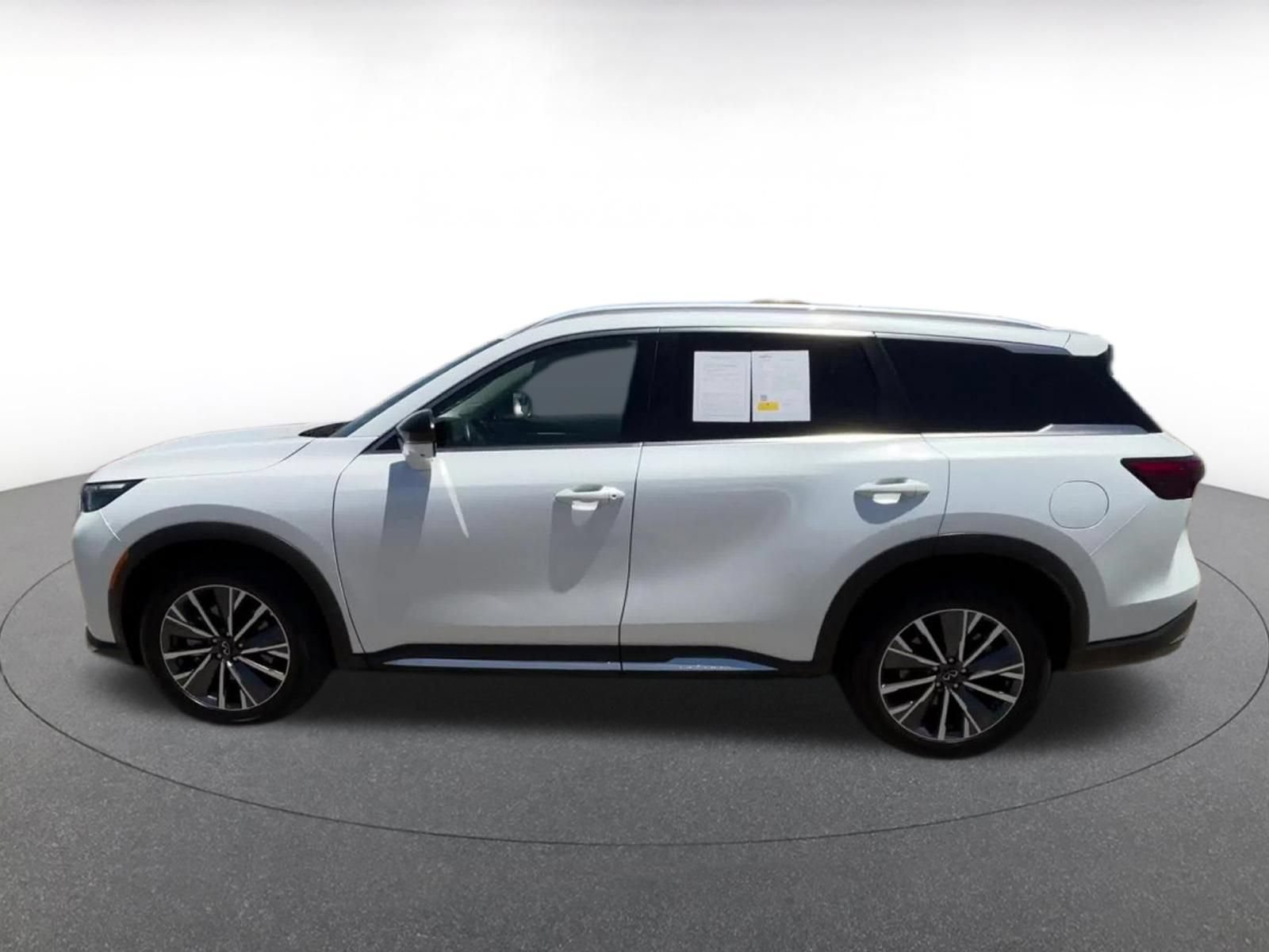 Thumbnail: 2026 INFINITI QX60 - 9