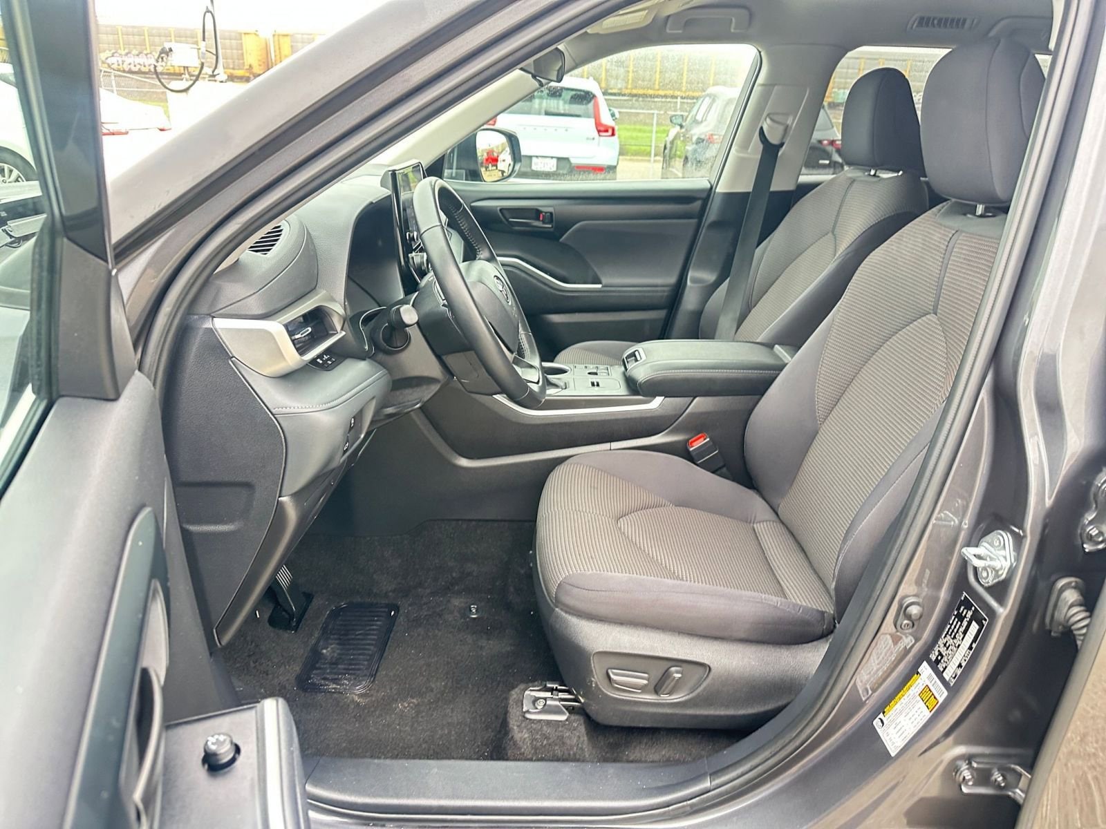 Thumbnail: 2025 Toyota Highlander - 28