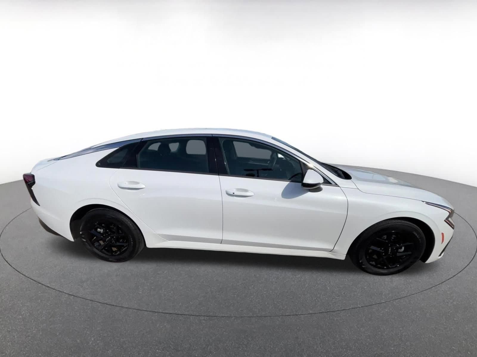 Thumbnail: 2025 Kia K5 - 16