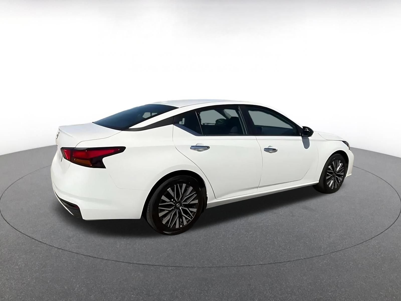 Thumbnail: 2025 Nissan Altima - 14
