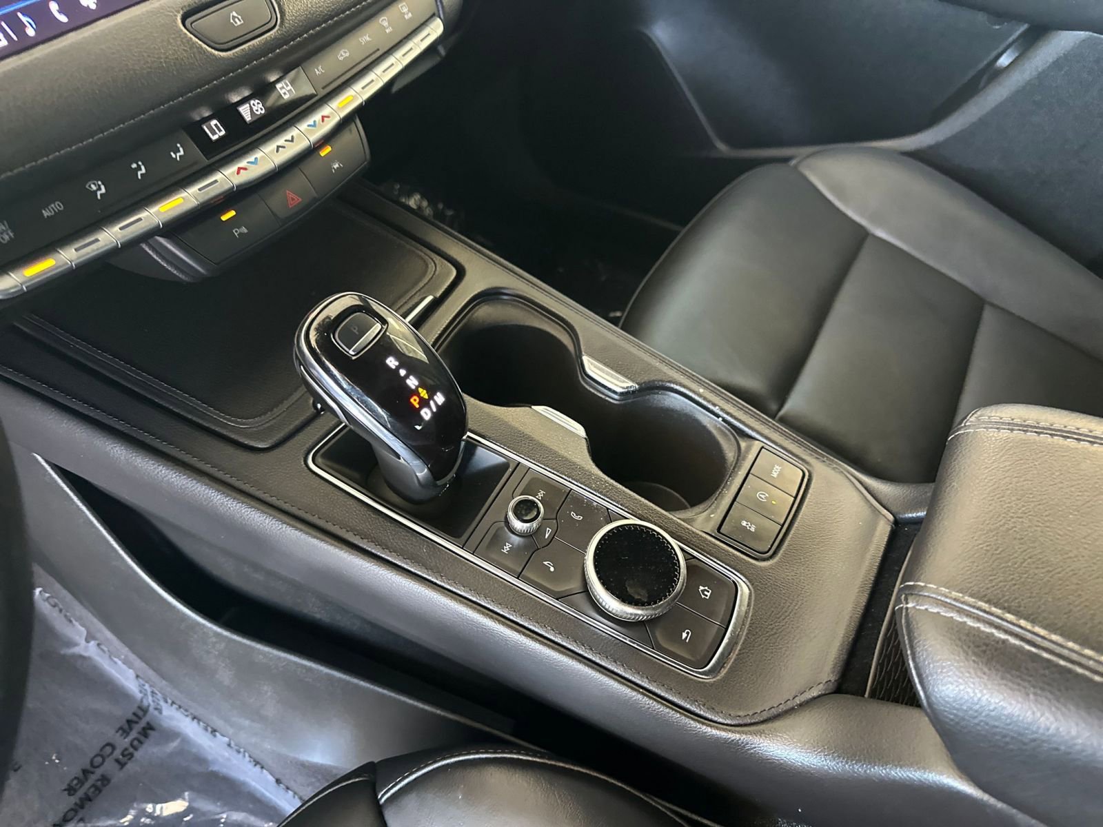 Thumbnail: 2023 Cadillac XT4 - 20