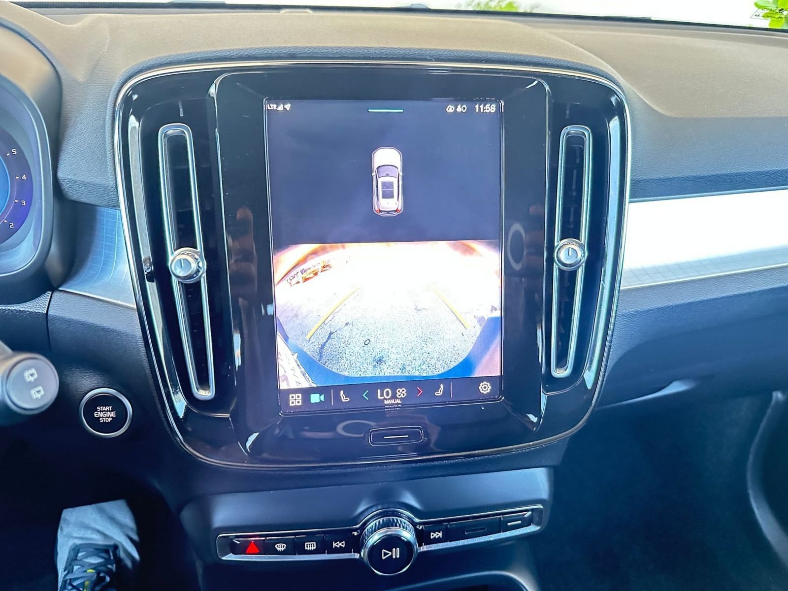 Thumbnail: 2024 Volvo XC40 - 18