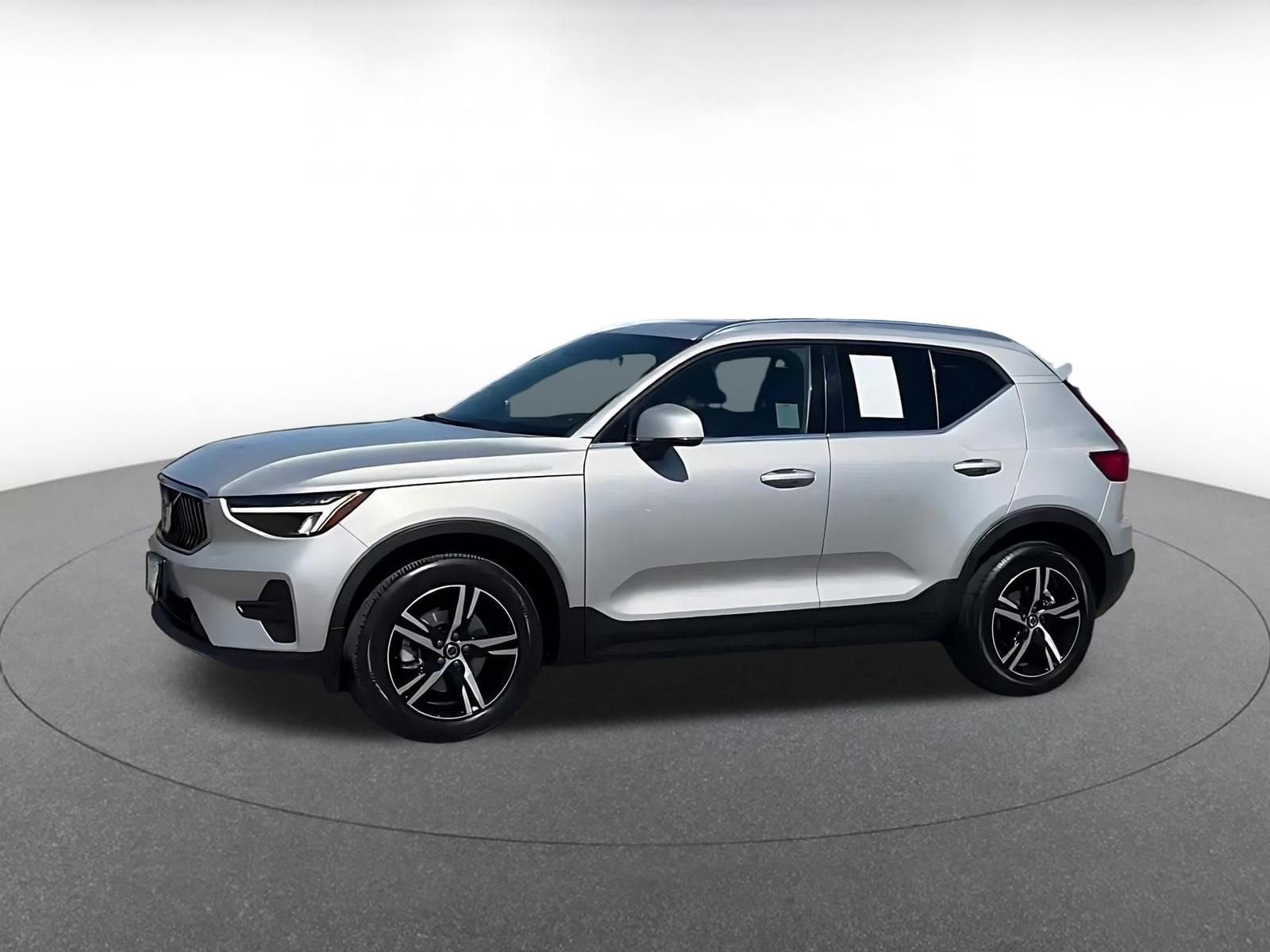 Thumbnail: 2024 Volvo XC40 - 9