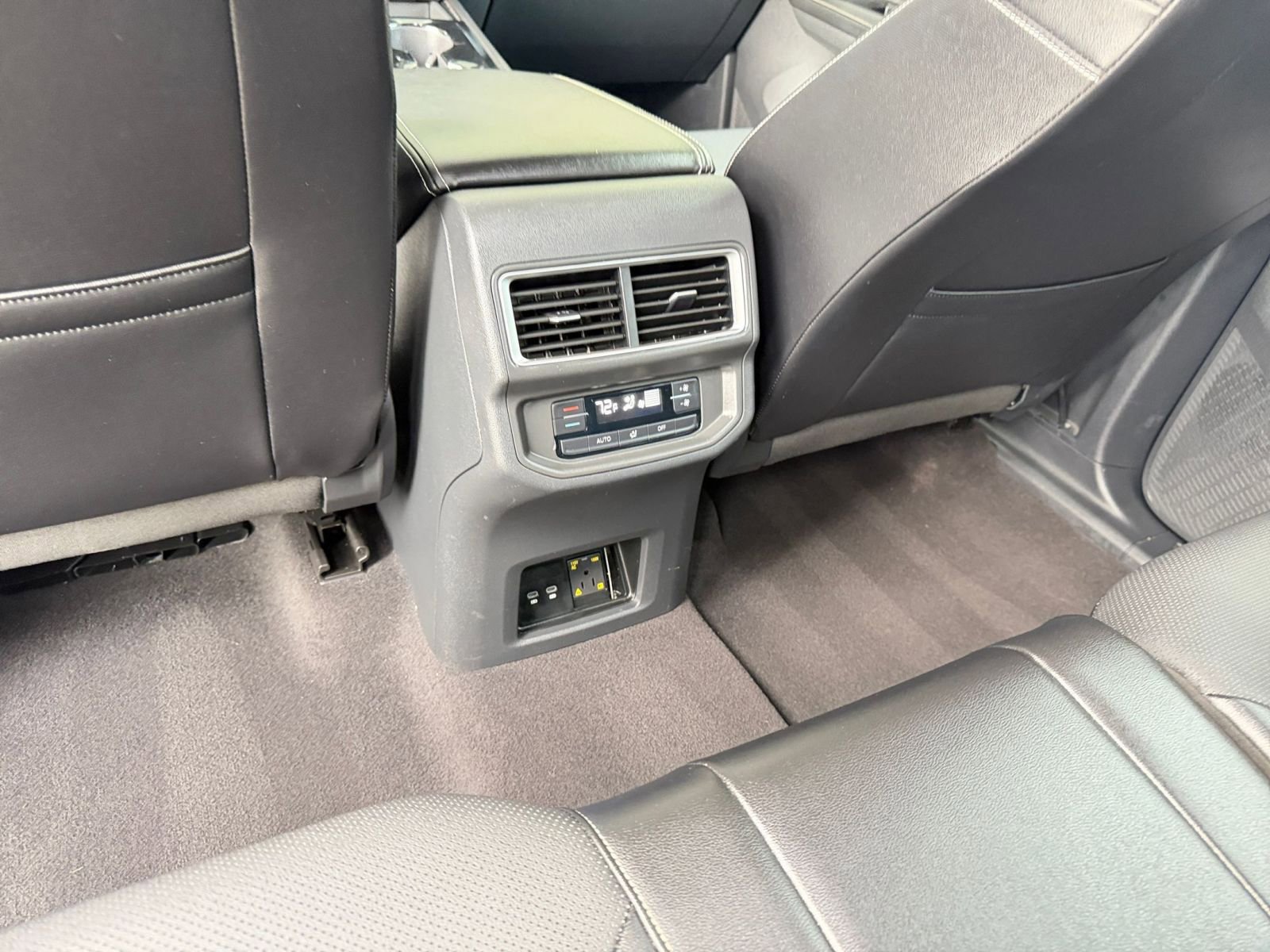 Thumbnail: 2024 Volkswagen Atlas - 24