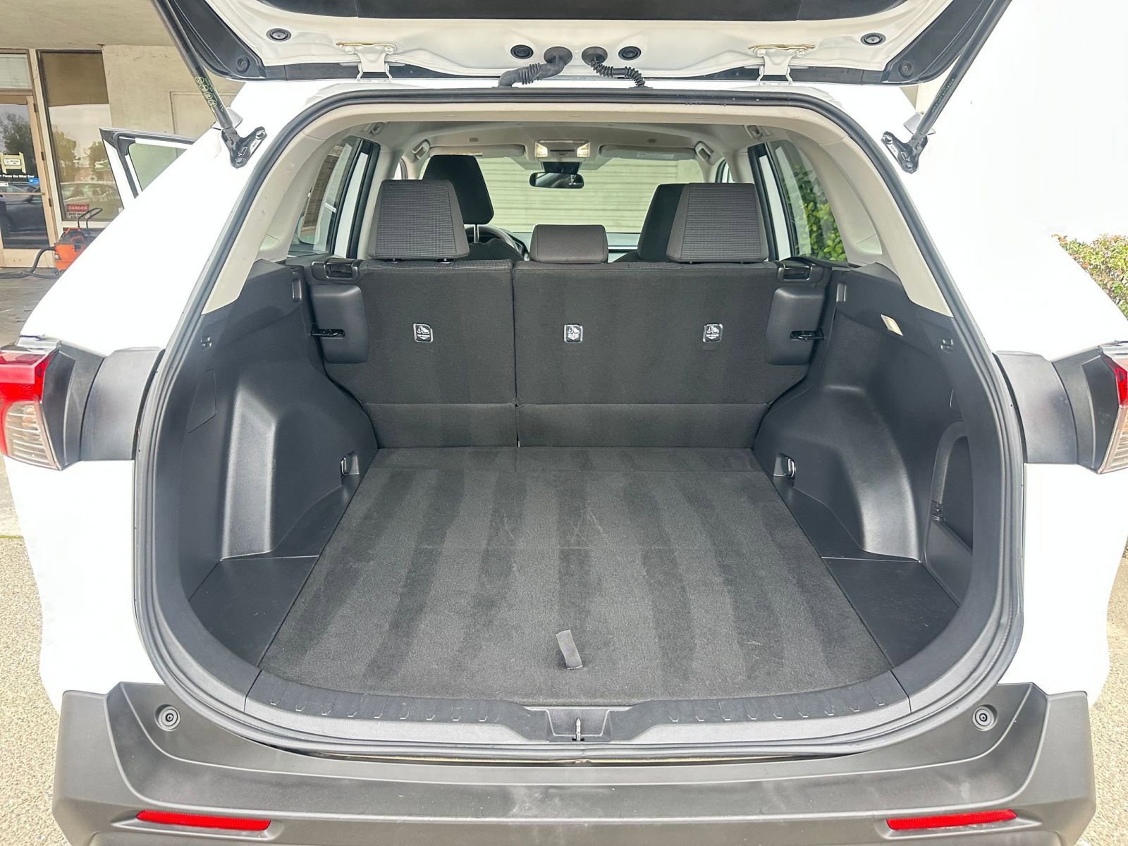 Thumbnail: 2025 Toyota RAV4 - 31