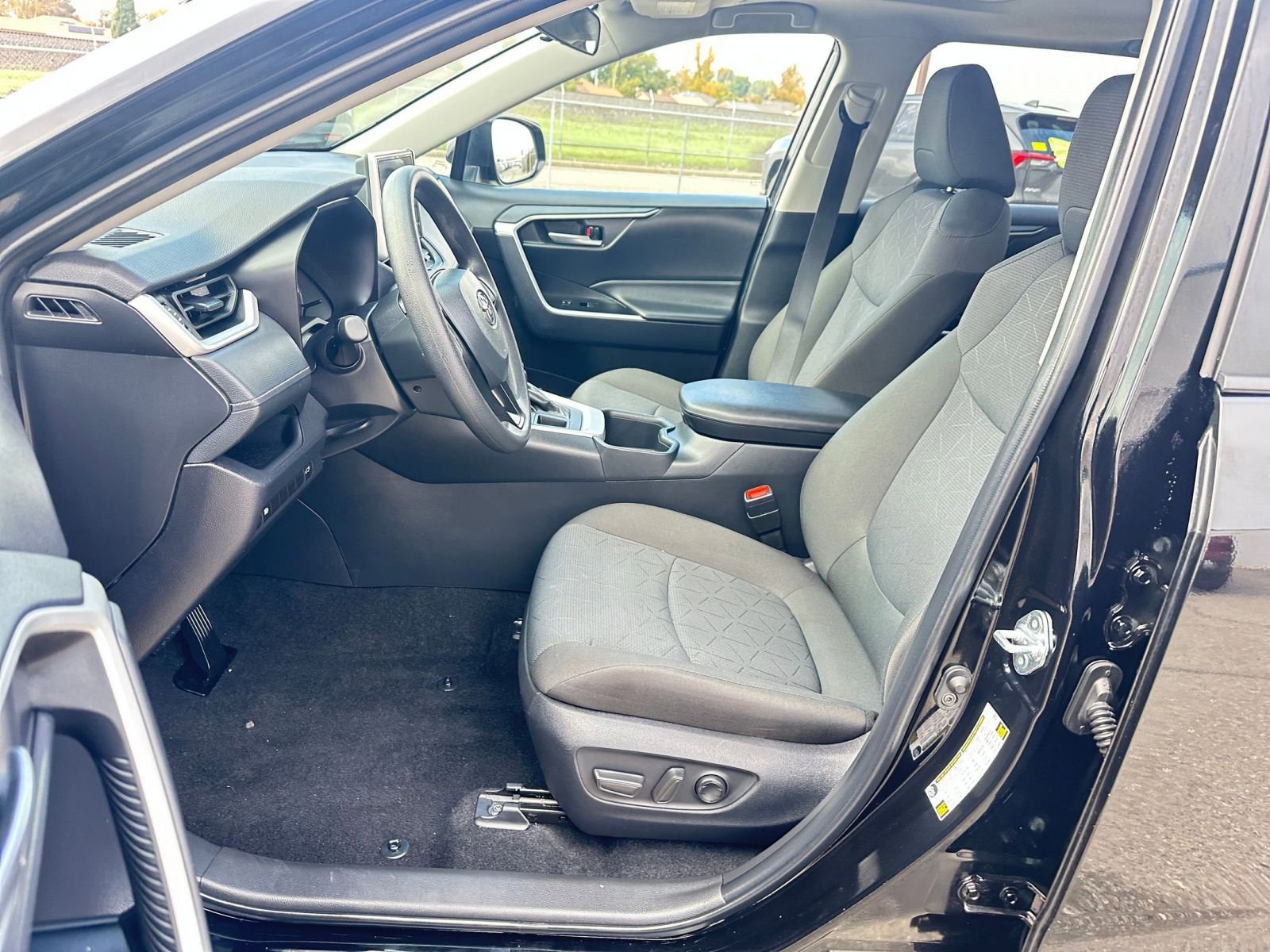 Thumbnail: 2025 Toyota RAV4 - 27