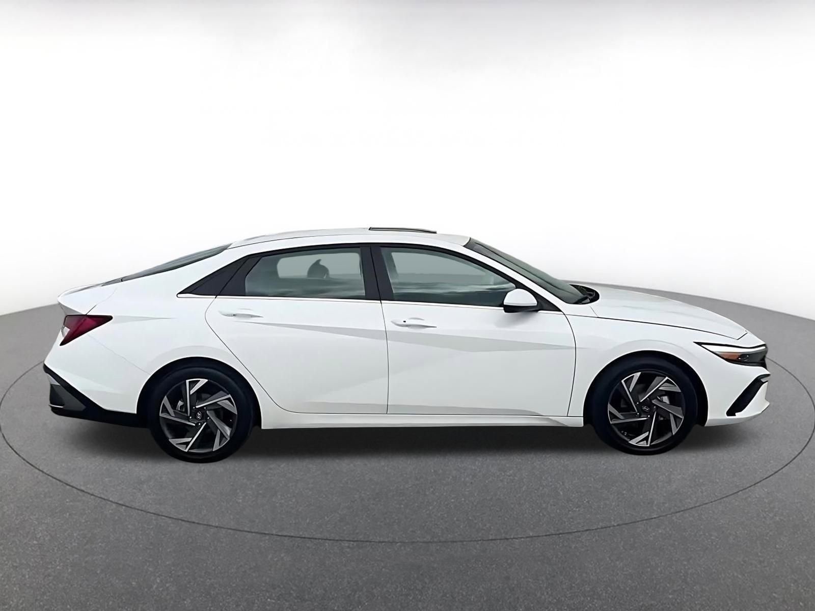 Thumbnail: 2025 Hyundai Elantra - 16