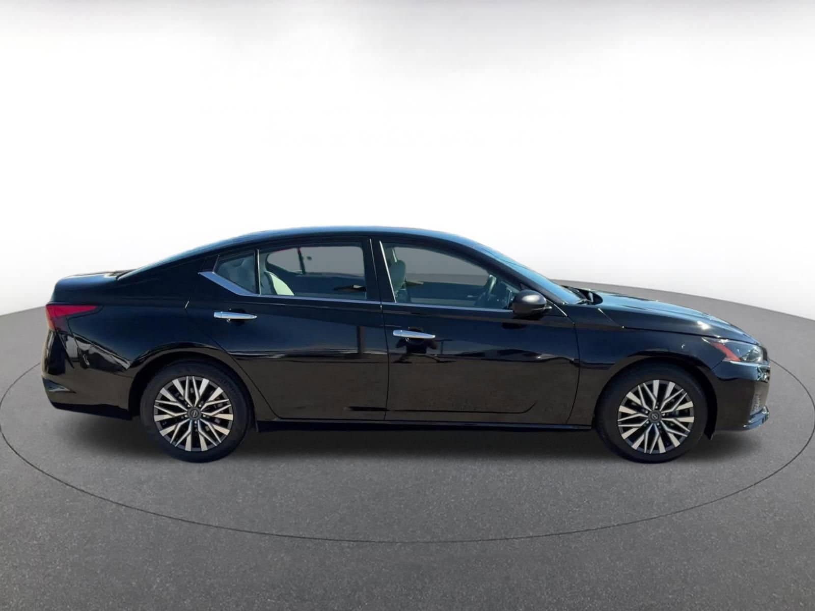 Thumbnail: 2025 Nissan Altima - 16