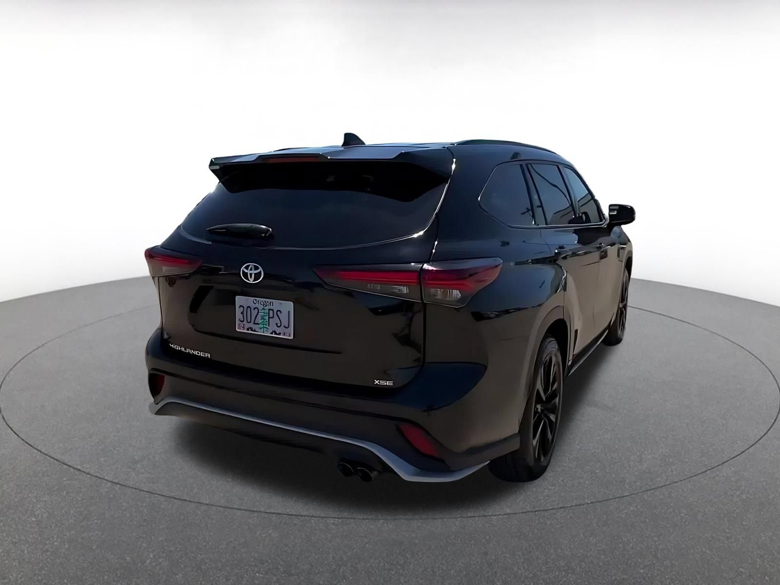 Thumbnail: 2024 Toyota Highlander - 14