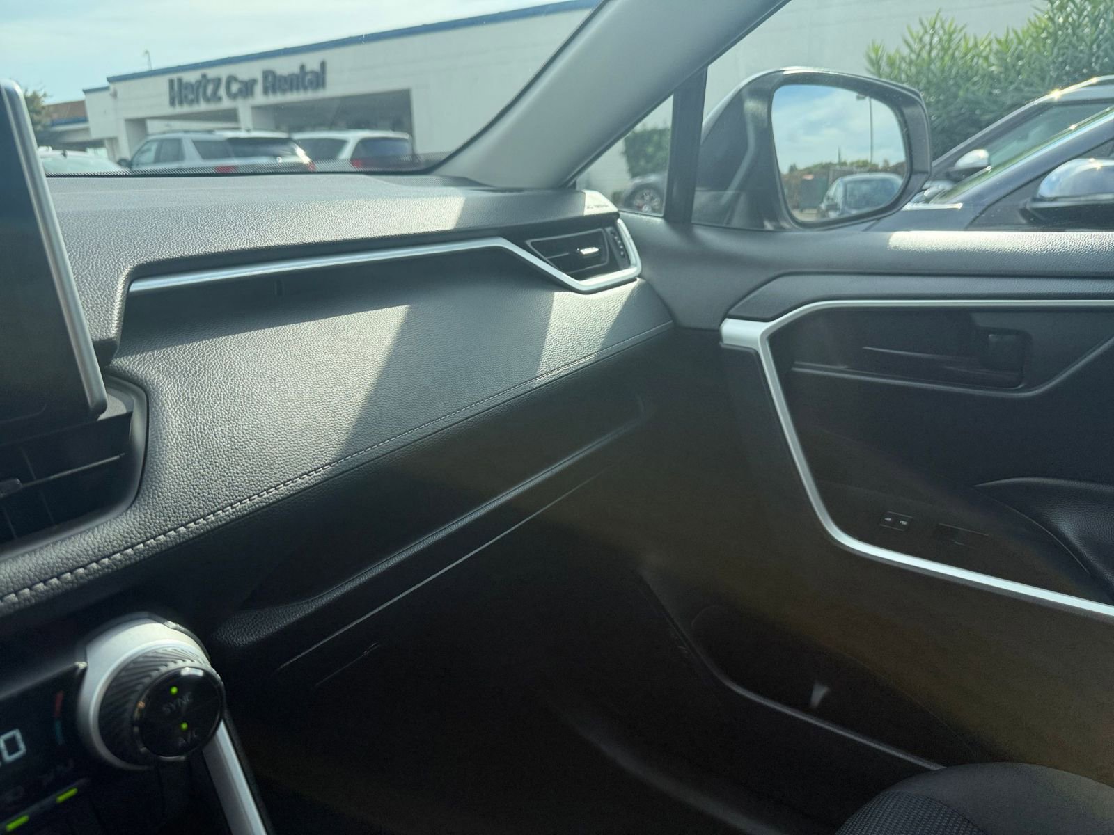 Thumbnail: 2025 Toyota RAV4 - 33