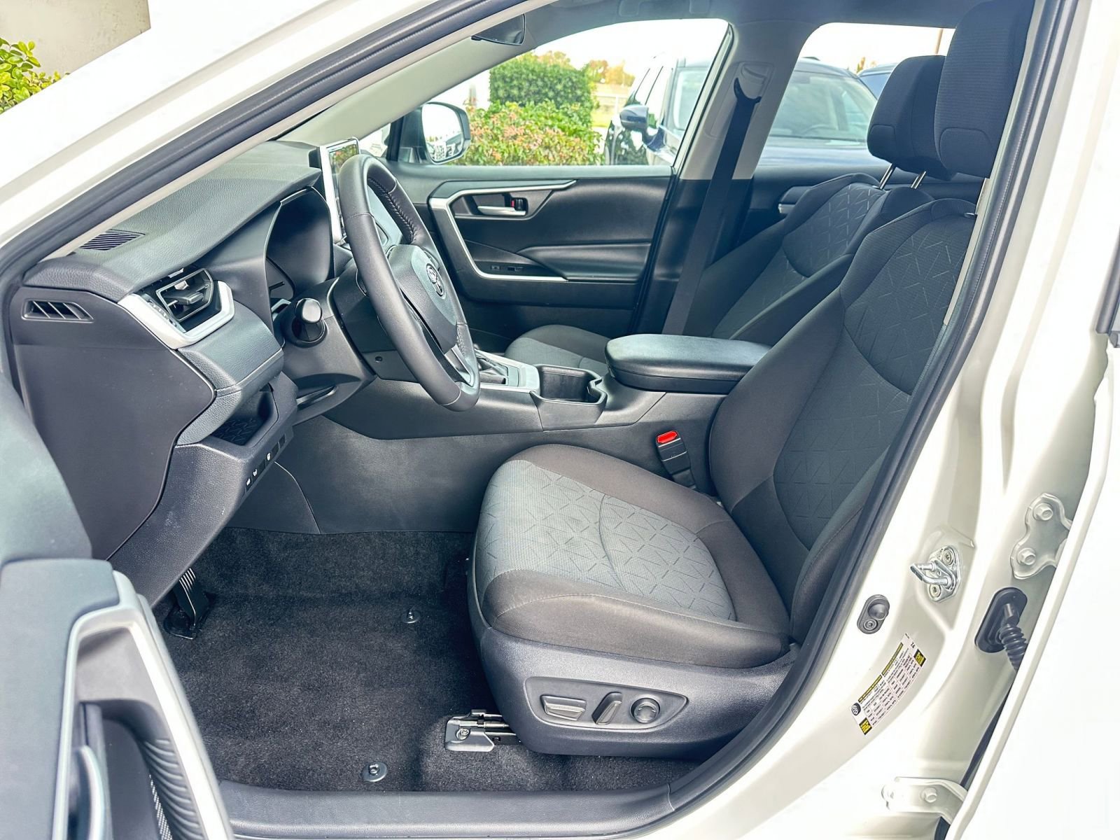 Thumbnail: 2025 Toyota RAV4 - 27