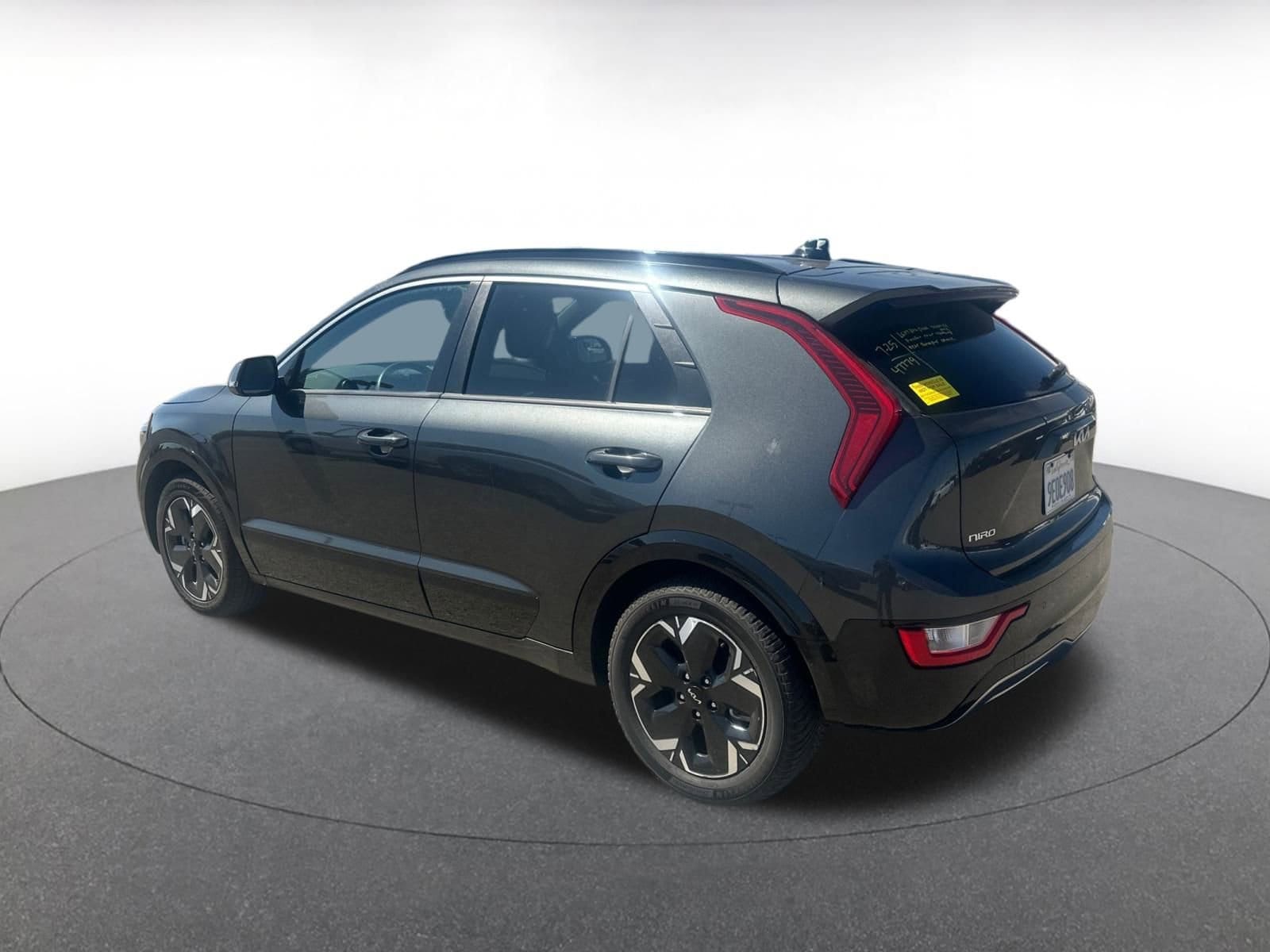 Thumbnail: 2023 Kia Niro - 4
