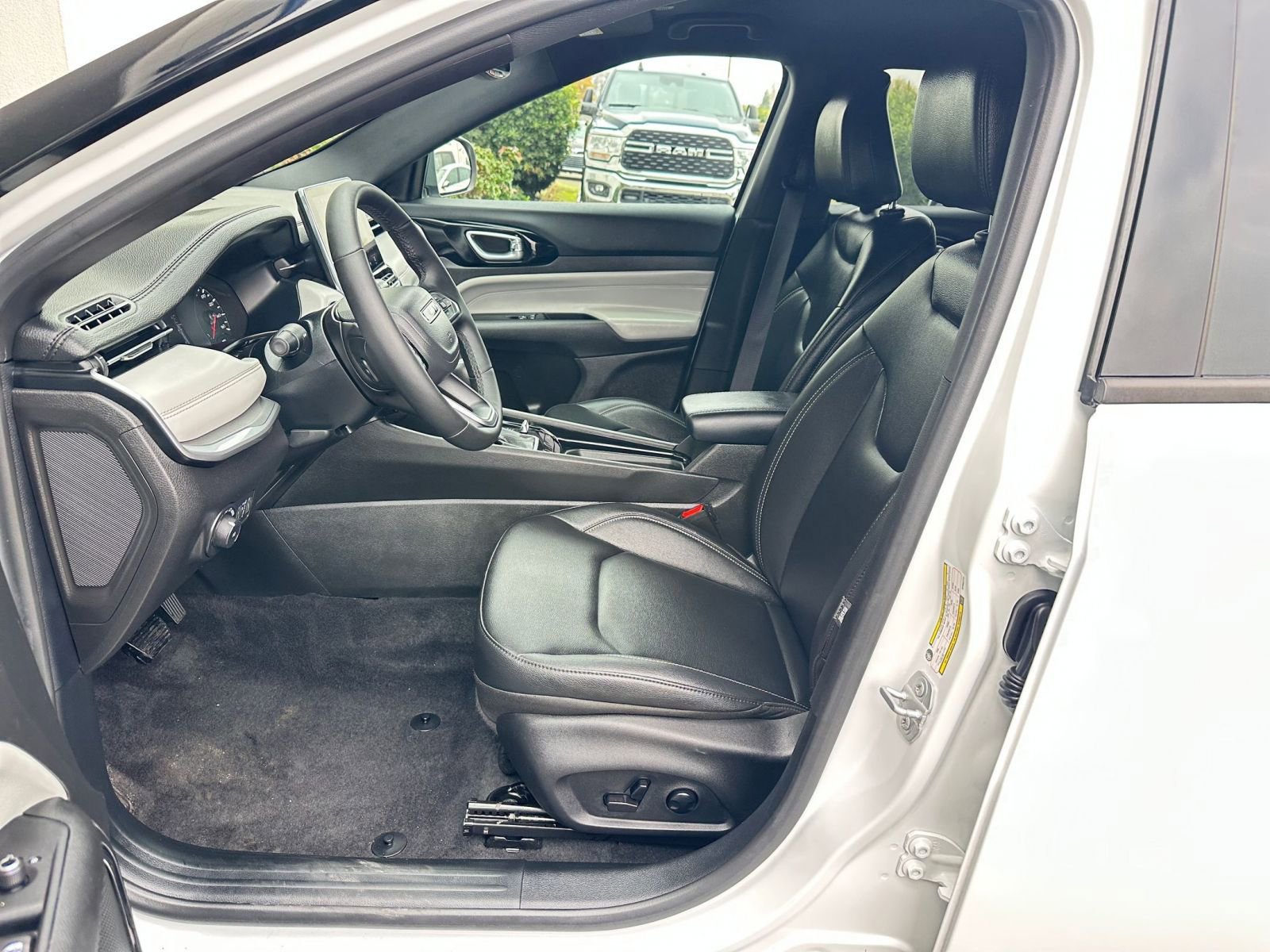 Thumbnail: 2025 Jeep Compass - 27