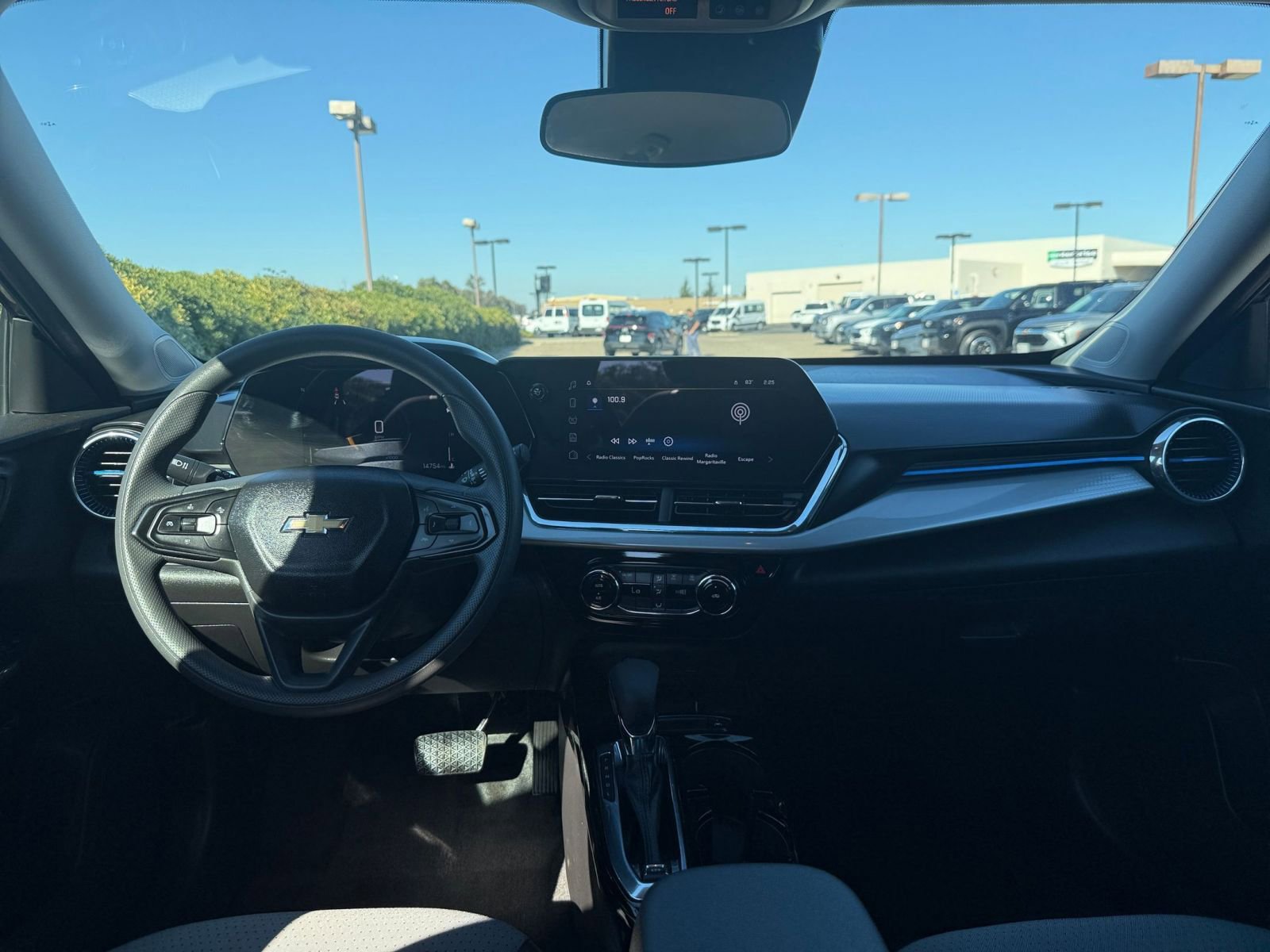 Thumbnail: 2025 Chevrolet Trax - 32