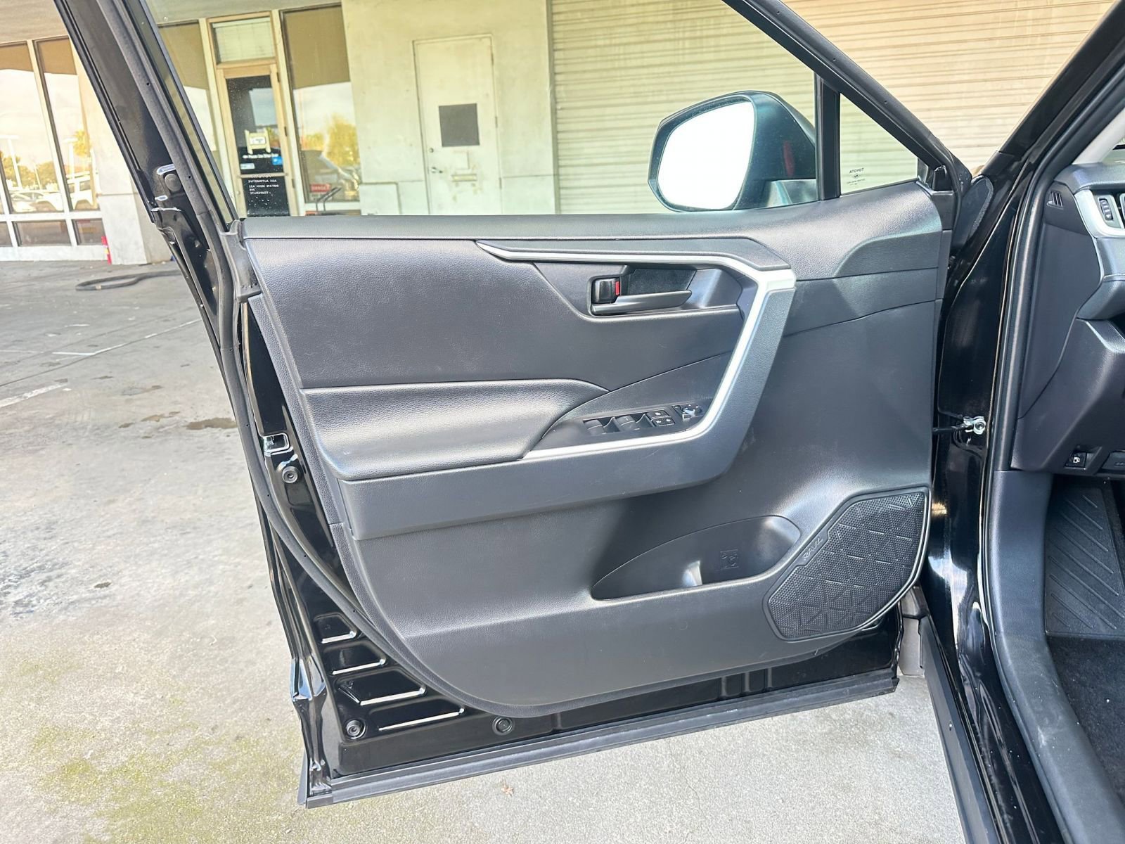 Thumbnail: 2025 Toyota RAV4 - 20